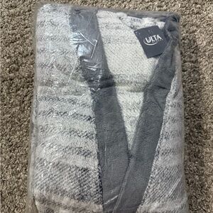 Gray and White Ulta Robe